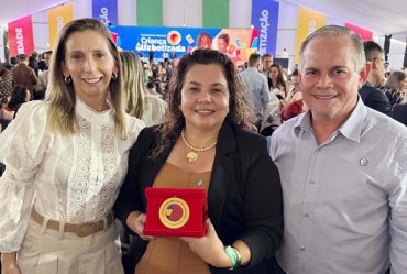 Taguaí conquista Selo Ouro em reconhecimento à alfabetização