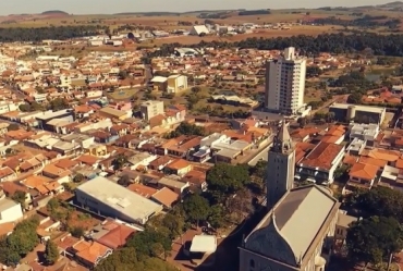 Mulher fica 'entalada' em cama baú e é resgatada somente um dia depois em Taquarituba