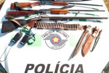 Polícia Ambiental apreende  armas, munições e facas de caça em Avaré