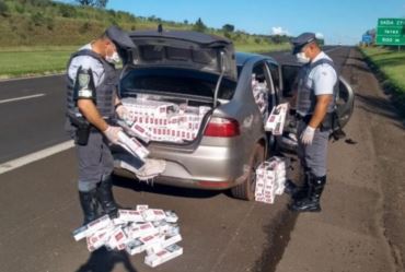 Polícia Rodoviária apreende 15 mil maços de cigarros contrabandeados; carga seria enviada a Botucatu