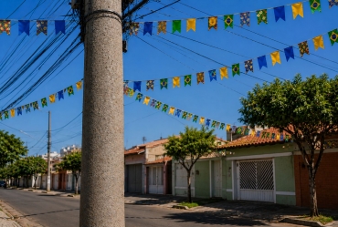CPFL Santa Cruz reforça cuidados com fogueiras, balões e decoração nas festas juninas de Avaré e Ourinhos