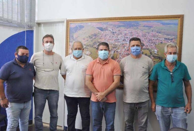 Douglas Benini recebe visita de assessor parlamentar