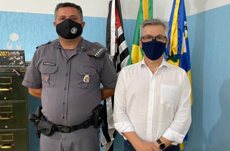 Prefeito Isnar recebe novo comandante da Polícia Militar de Sarutaiá