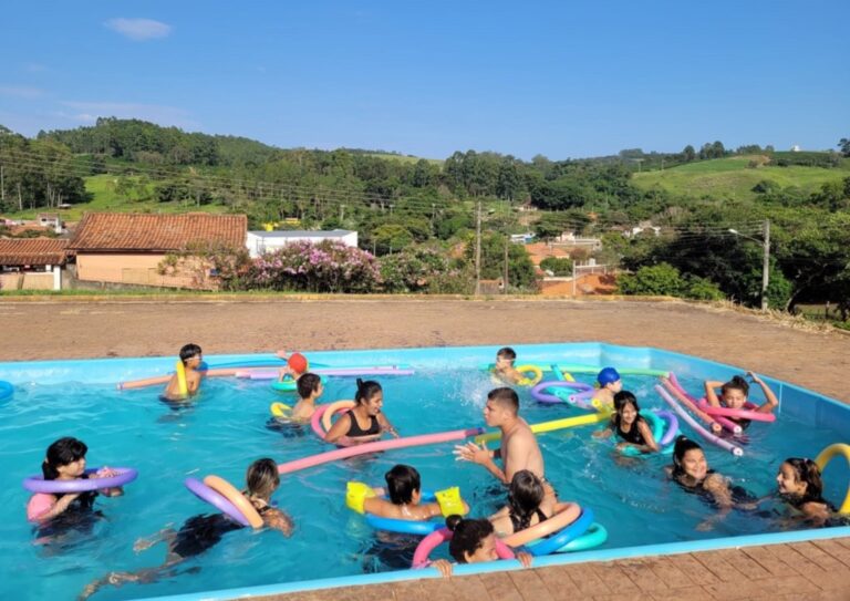 Espaço Amigo de Tejupá inicia aulas de natação em parceria com Condeca