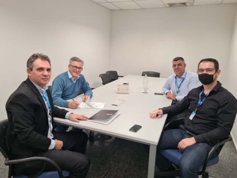 Prefeito Isnar assina contrato com a Caixa para obras no Todaro