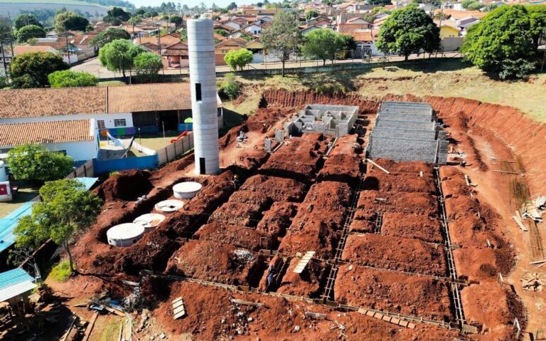 Prefeito de Sarutaiá acompanha construção da Creche Escola
