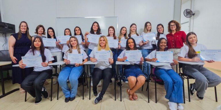 Curso gratuito de cabeleireiro é concluído em Fartura