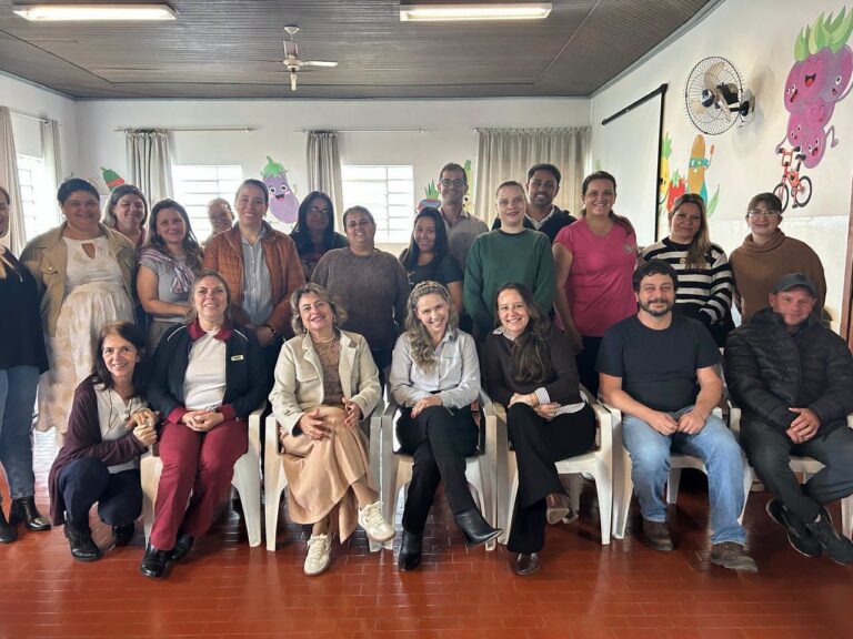 Conselho Municipal de Educação de Fartura realiza reunião na Secretaria de Educação