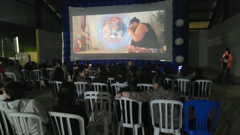 Cinema Itinerante leva diversão para as crianças de Tejupá