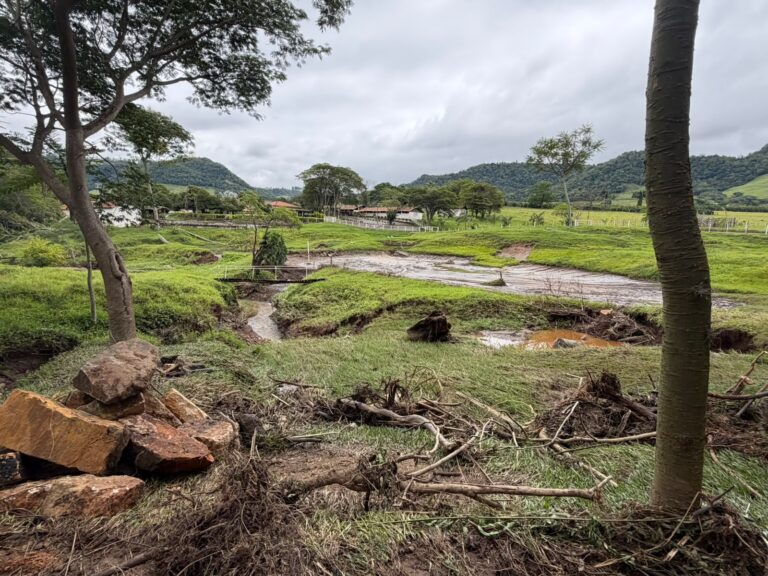 Após chuva intensa, Fartura mobiliza força-tarefa para recuperar estradas