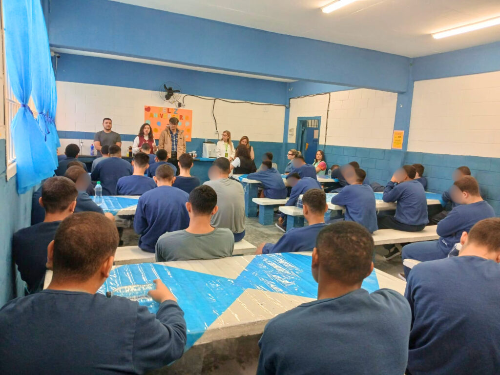 Jovens da Fundação CASA de Cerqueira César são premiados por desempenho escolar