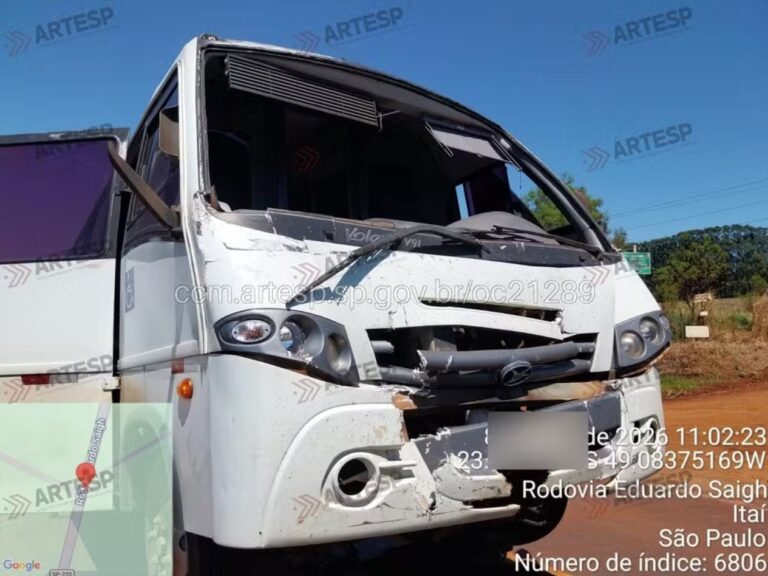 Acidente entre ônibus e carreta deixa 11 feridos em rodovia de Itaí