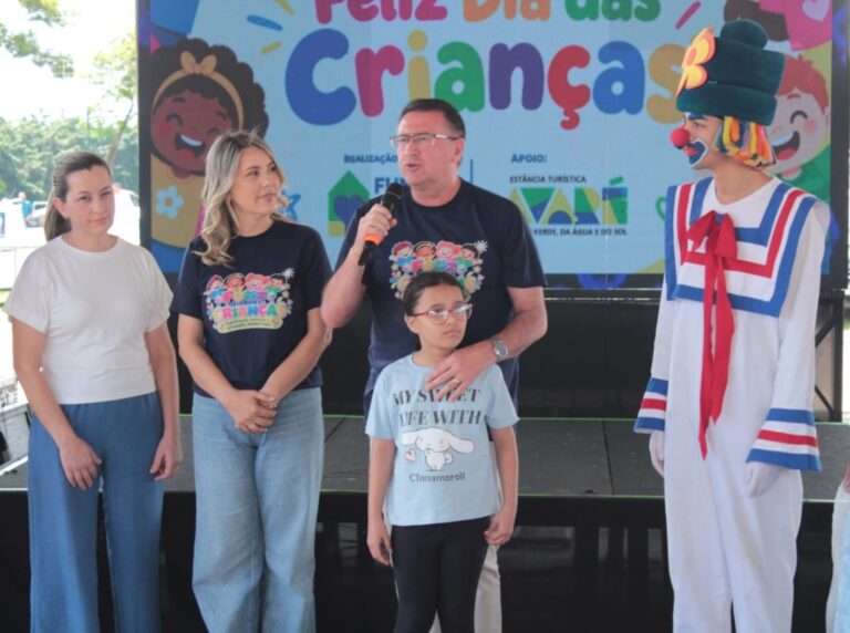 Festa do Dia das Crianças reúne milhares de pessoas na Emapa, em Avaré